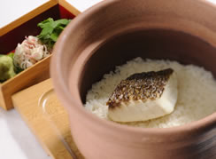 えん名物　鯛の土鍋飯